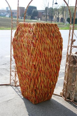 Vaso intreccato in vimini